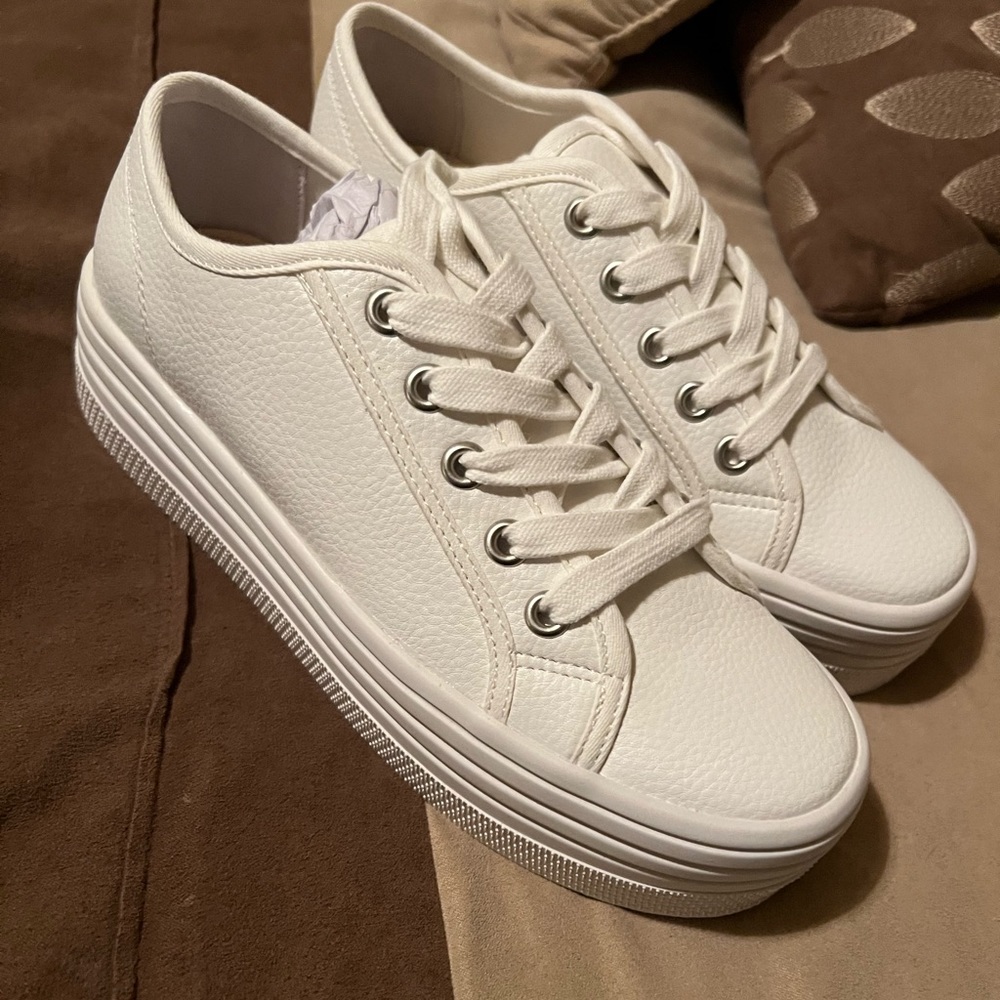 Steve Madden Bobbi sneakers, size 7